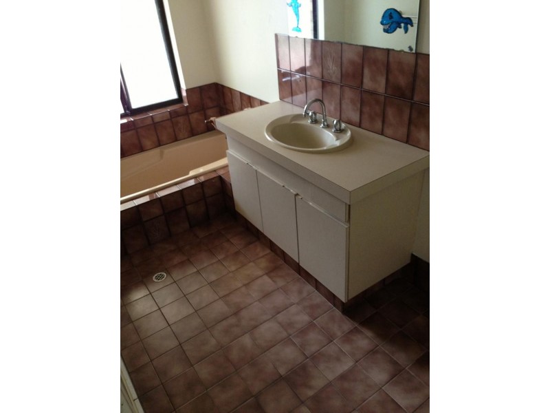 98 Seabrook Avenue, Rockingham WA 6168