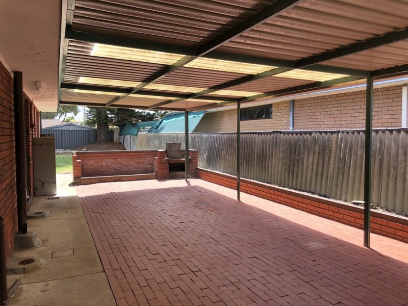 18 Axminster Street, Warnbro WA 6169