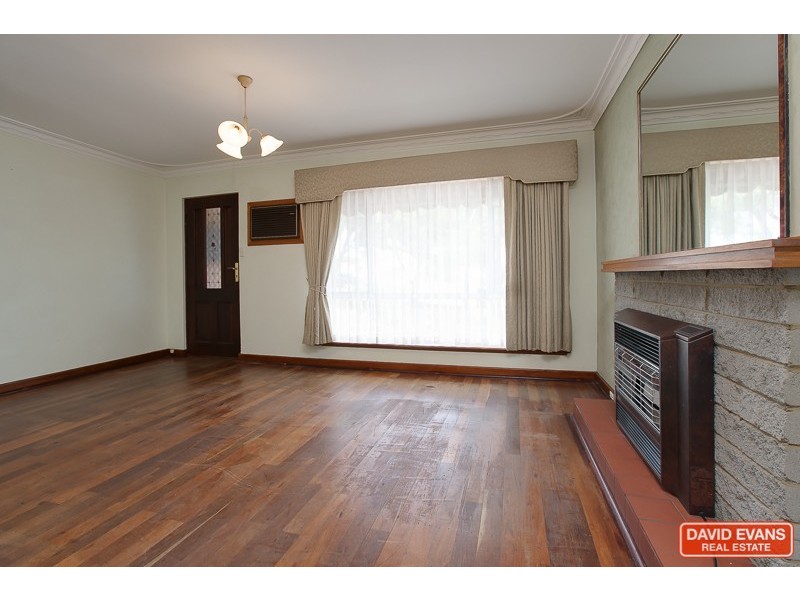 9 Richard Place, Orelia WA 6167