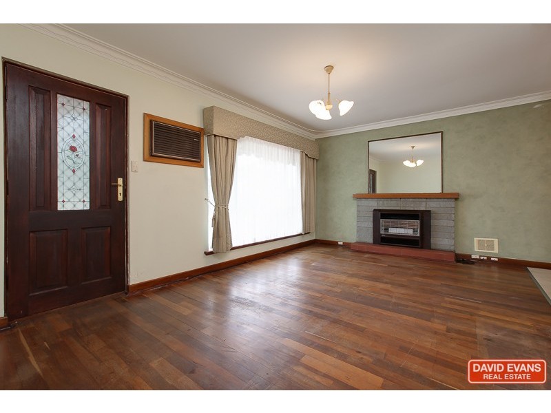 9 Richard Place, Orelia WA 6167