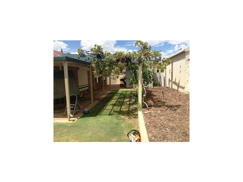 3 Minigwal Loop, Waikiki WA 6169