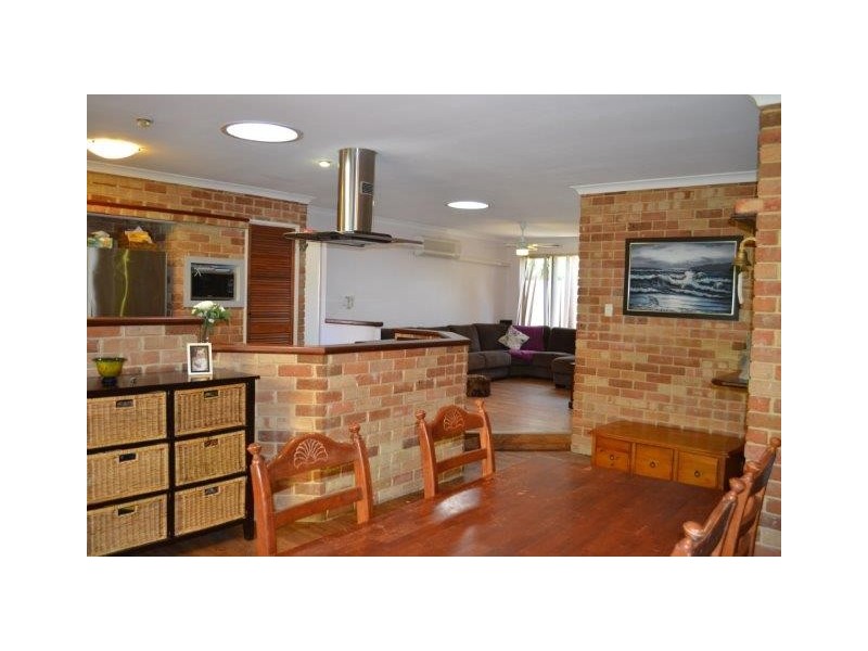 4 Columbus Court, Port Kennedy WA 6172