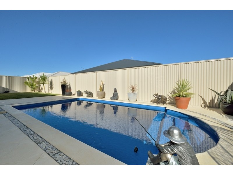 27 Buttermere Approach, Waikiki WA 6169