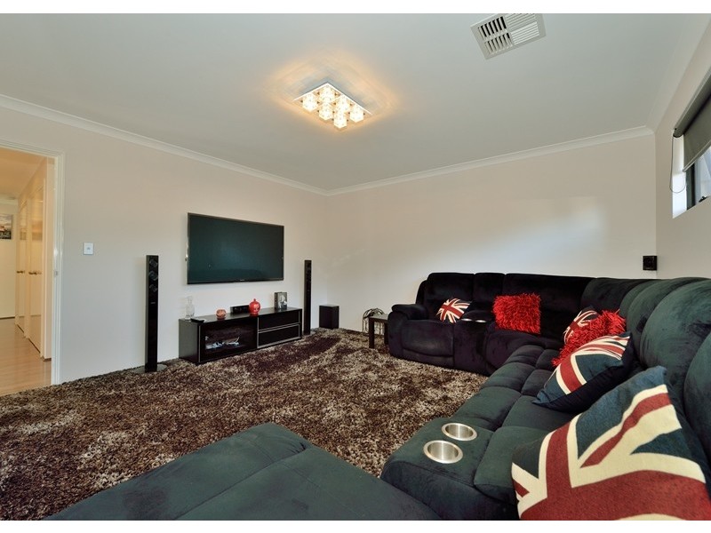 27 Buttermere Approach, Waikiki WA 6169
