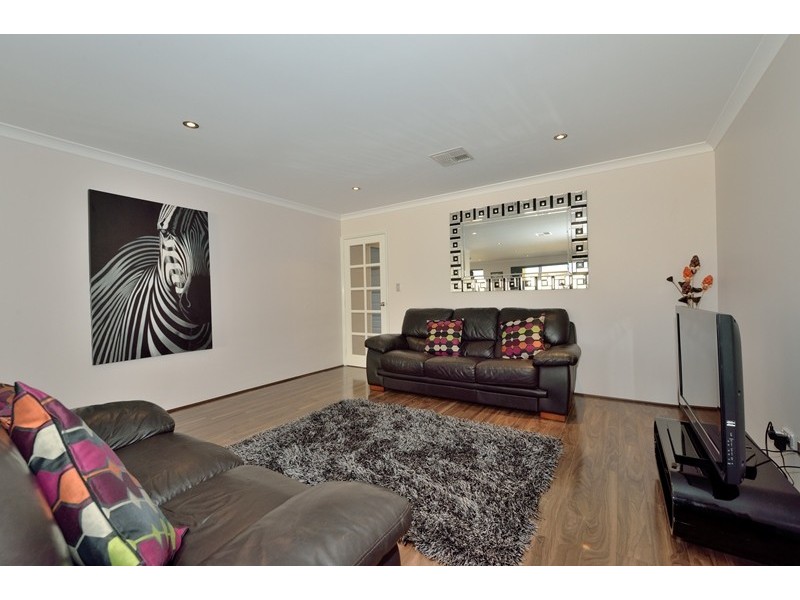 27 Buttermere Approach, Waikiki WA 6169