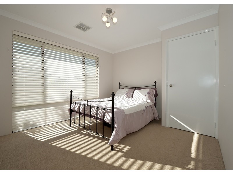 27 Buttermere Approach, Waikiki WA 6169