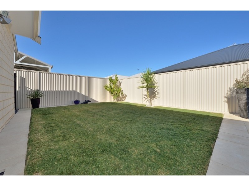 27 Buttermere Approach, Waikiki WA 6169