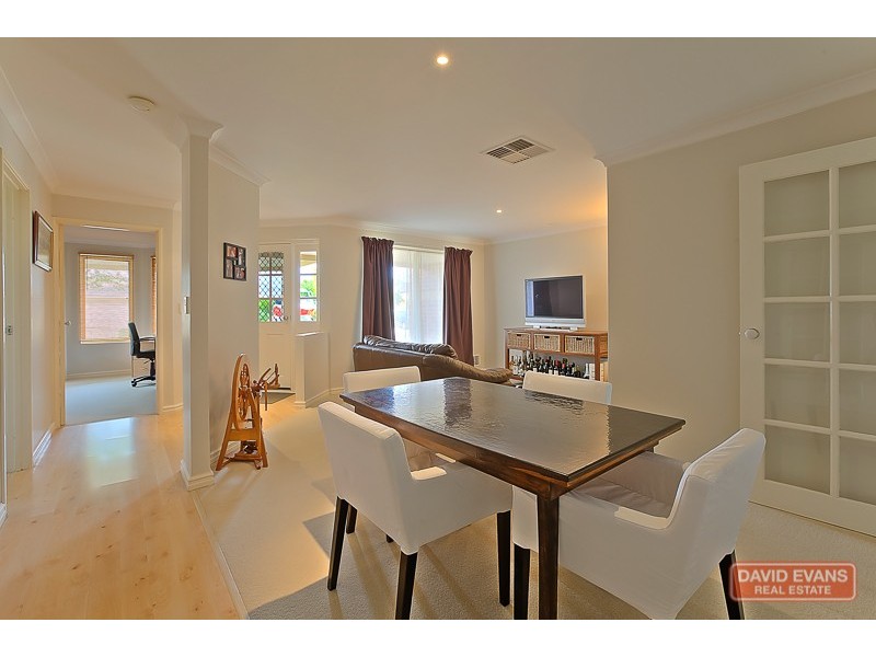 35 St Ettiene Garden, Port Kennedy WA 6172