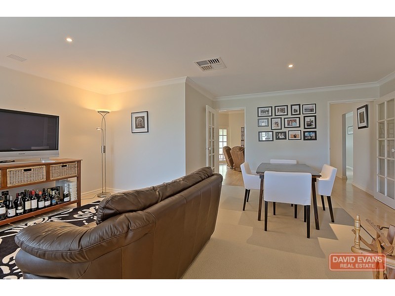 35 St Ettiene Garden, Port Kennedy WA 6172