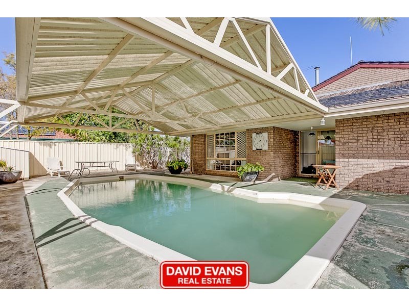 13 Golf Place, Cooloongup WA 6168