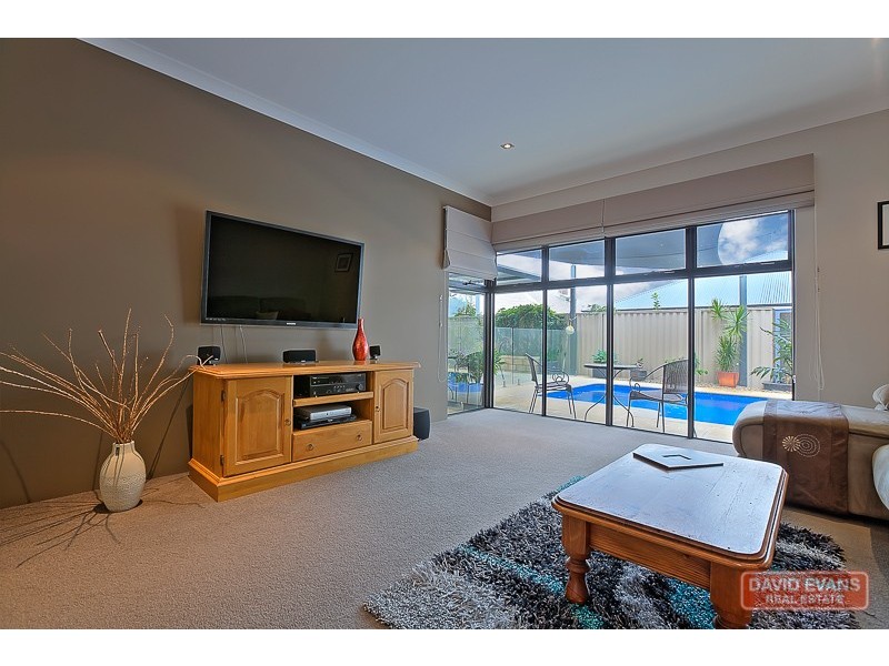 2 Mariposa Boulevard, Secret Harbour WA 6173