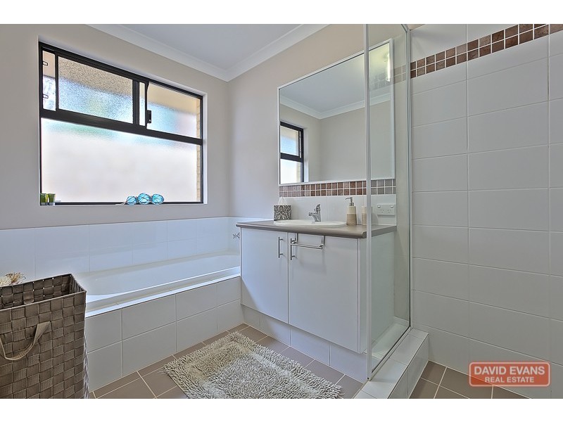 2 Mariposa Boulevard, Secret Harbour WA 6173