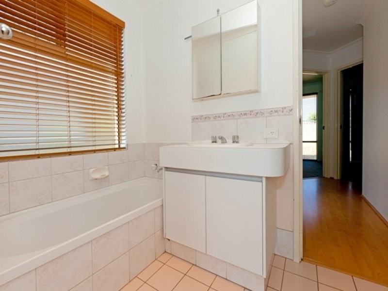 32 McNairn Cross, Leda WA 6170