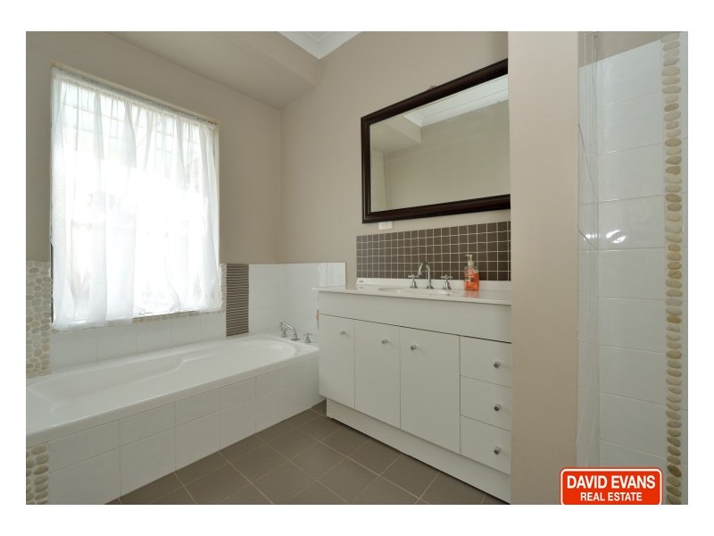 4 Mayfair Court, Cooloongup WA 6168