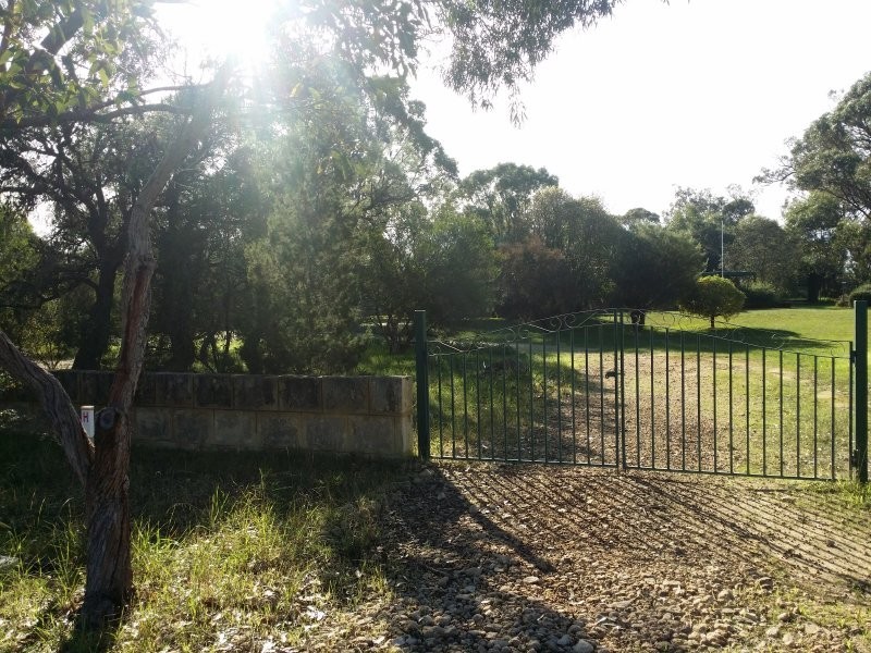 18 Trenant Park Gardens, Golden Bay WA 6174