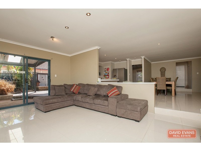 10 Palm Drive, Warnbro WA 6169