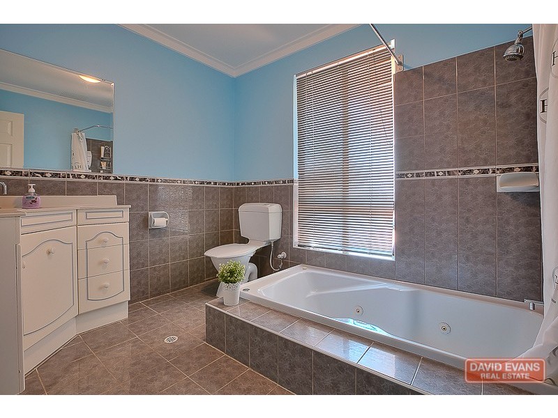 4 Ecclestone Street, Warnbro WA 6169