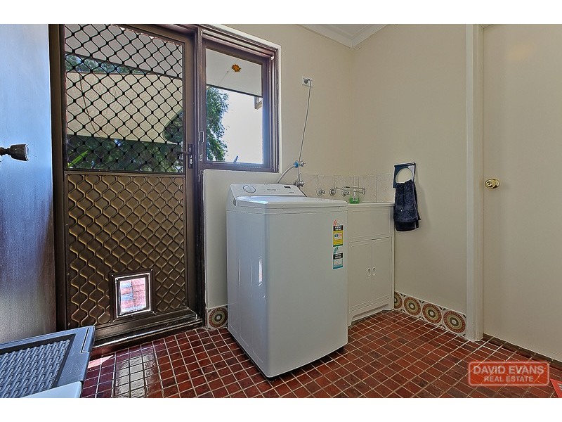 4 Ecclestone Street, Warnbro WA 6169