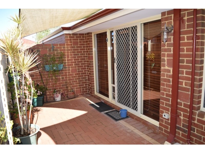 5 Antuka Road, Rockingham WA 6168