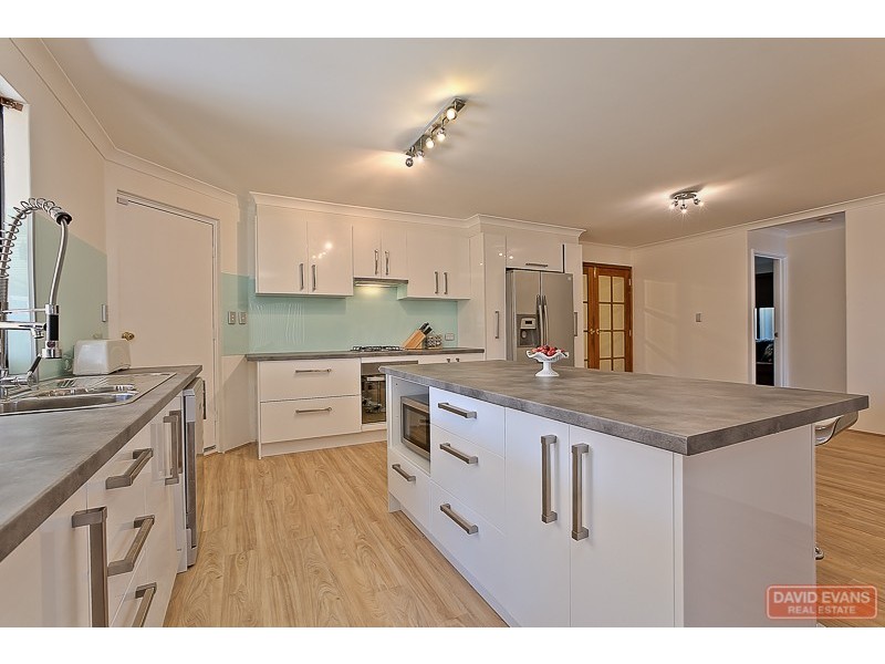 36 San Sebastian Boulevard, Port Kennedy WA 6172