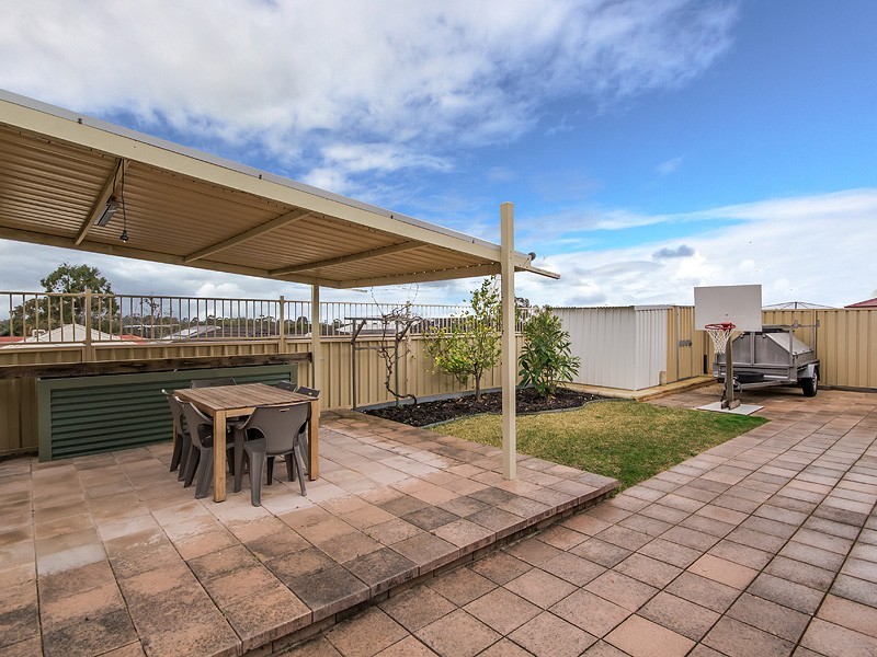 16 Portchester Avenue, Orelia WA 6167