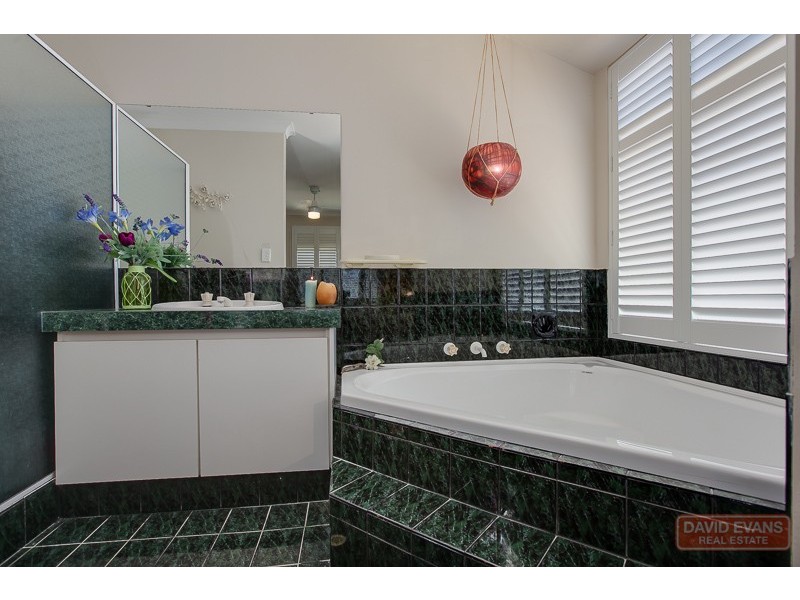 12 Ormond Place, Warnbro WA 6169