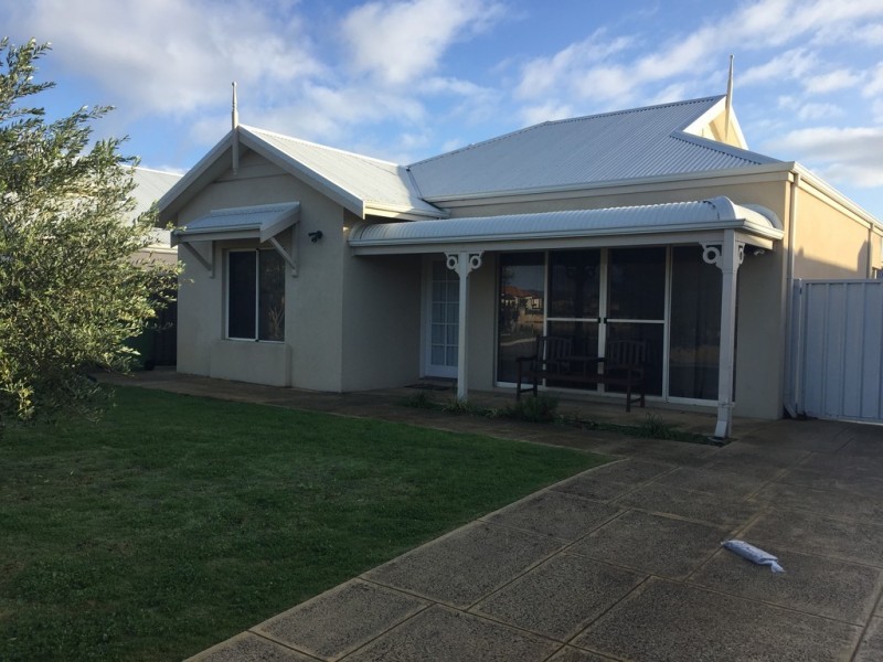 28 Brindabella Ave, Rockingham WA 6168