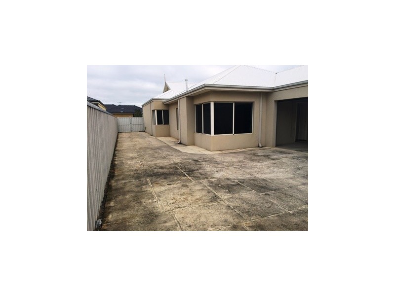 28 Brindabella Ave, Rockingham WA 6168