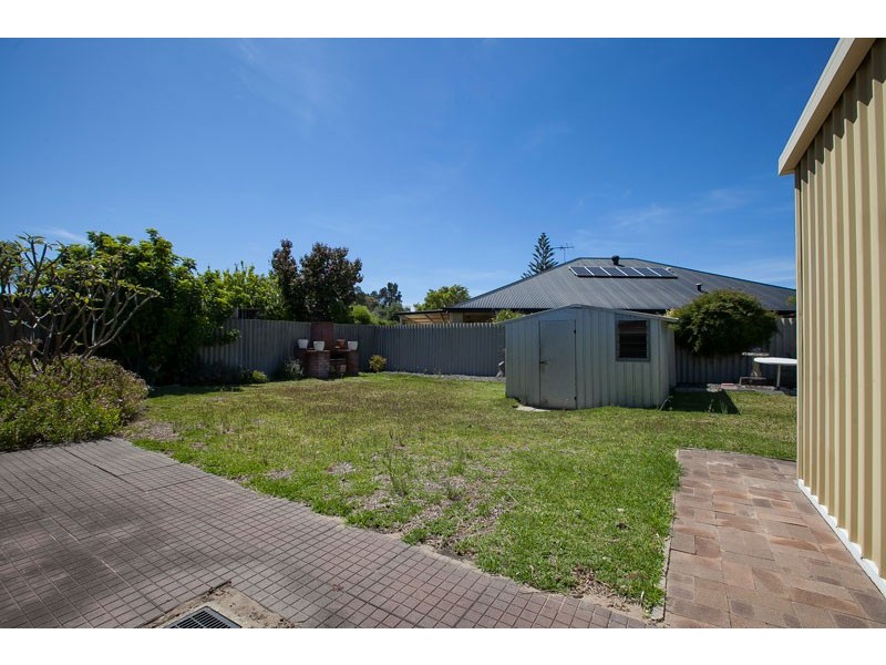 122 Simpson Avenue, Rockingham WA 6168