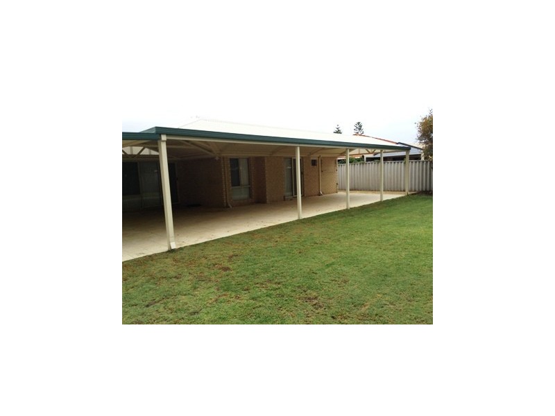 12 Montebourg Meander, Port Kennedy WA 6172