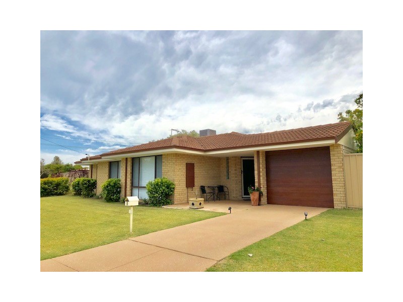 1 Lyons Court, Cooloongup WA 6168