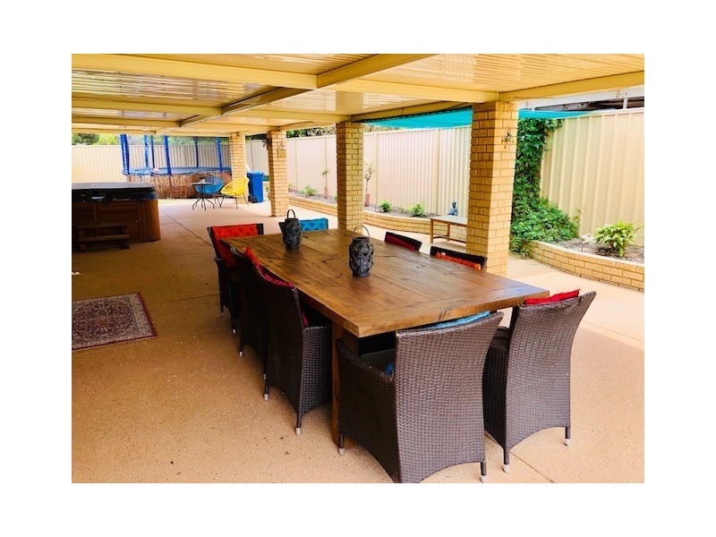 1 Lyons Court, Cooloongup WA 6168