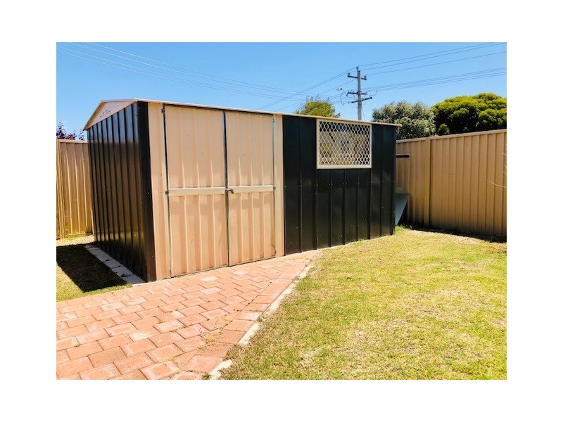 1 Lyons Court, Cooloongup WA 6168