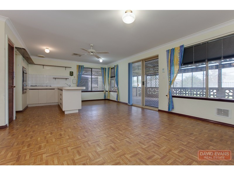 11 Hopkins Place, Waikiki WA 6169