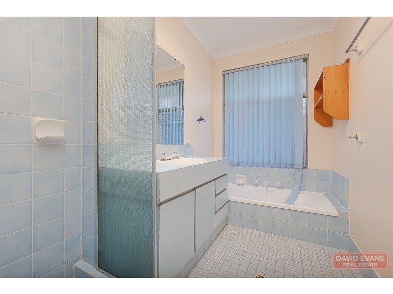 11 Hopkins Place, Waikiki WA 6169