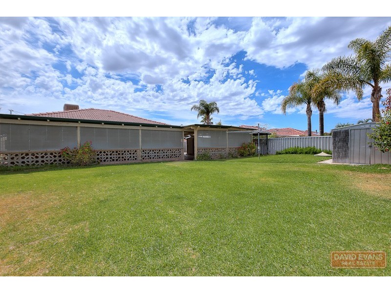 11 Hopkins Place, Waikiki WA 6169