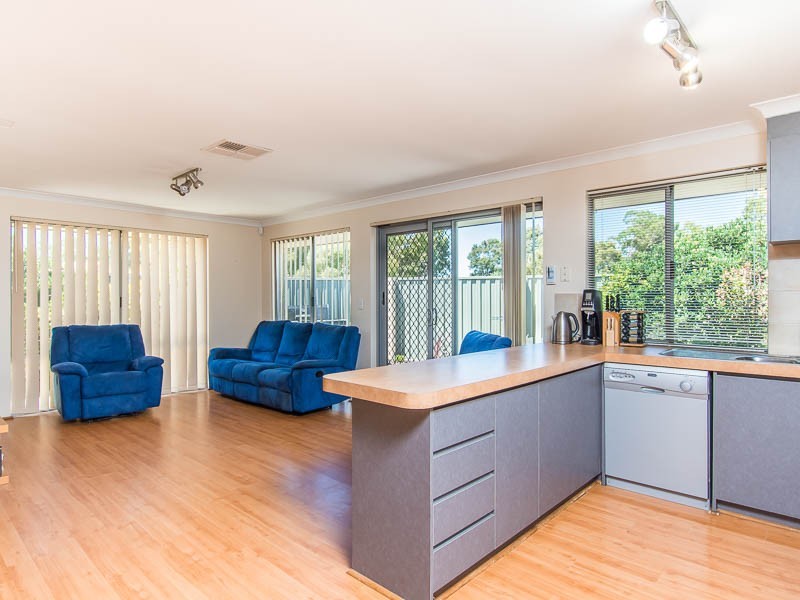 2/21 Waterway Cove, Seville Grove WA 6112