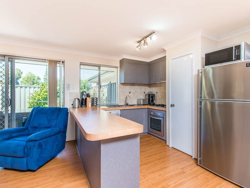 2/21 Waterway Cove, Seville Grove WA 6112