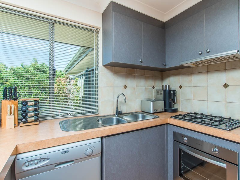 2/21 Waterway Cove, Seville Grove WA 6112