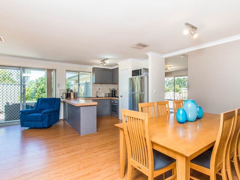 2/21 Waterway Cove, Seville Grove WA 6112