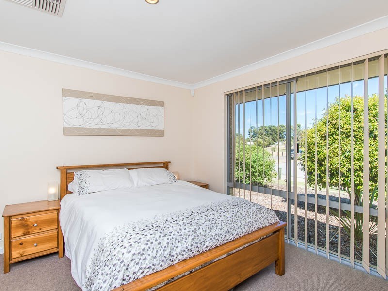 2/21 Waterway Cove, Seville Grove WA 6112