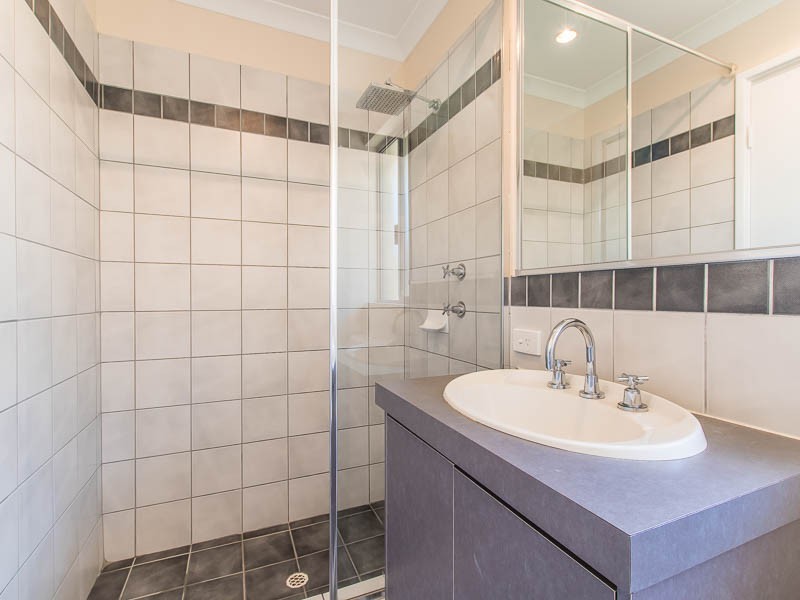 2/21 Waterway Cove, Seville Grove WA 6112