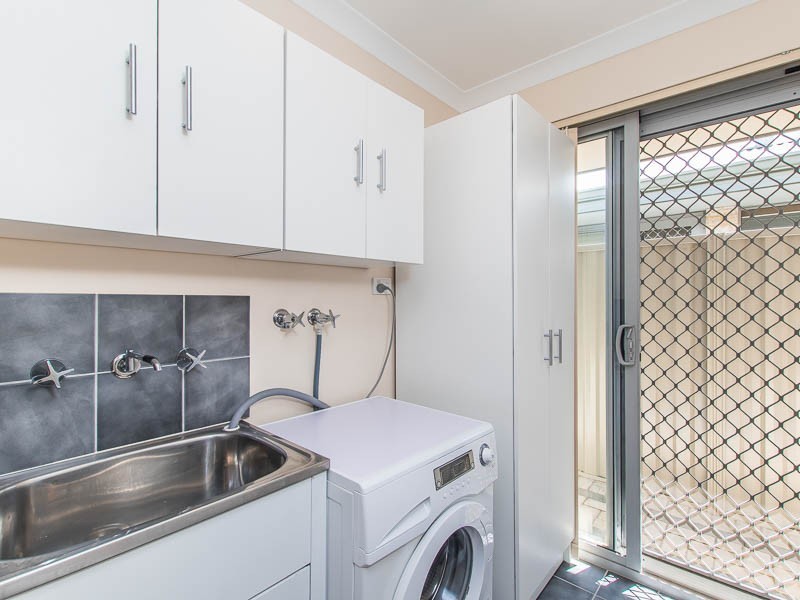 2/21 Waterway Cove, Seville Grove WA 6112