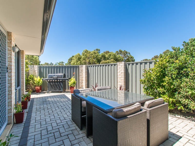 2/21 Waterway Cove, Seville Grove WA 6112