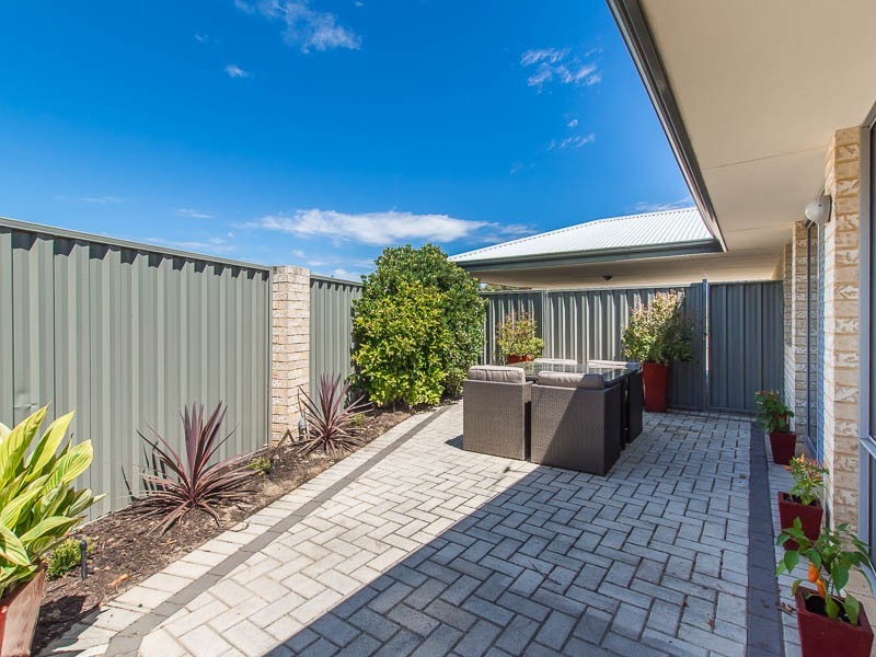 2/21 Waterway Cove, Seville Grove WA 6112