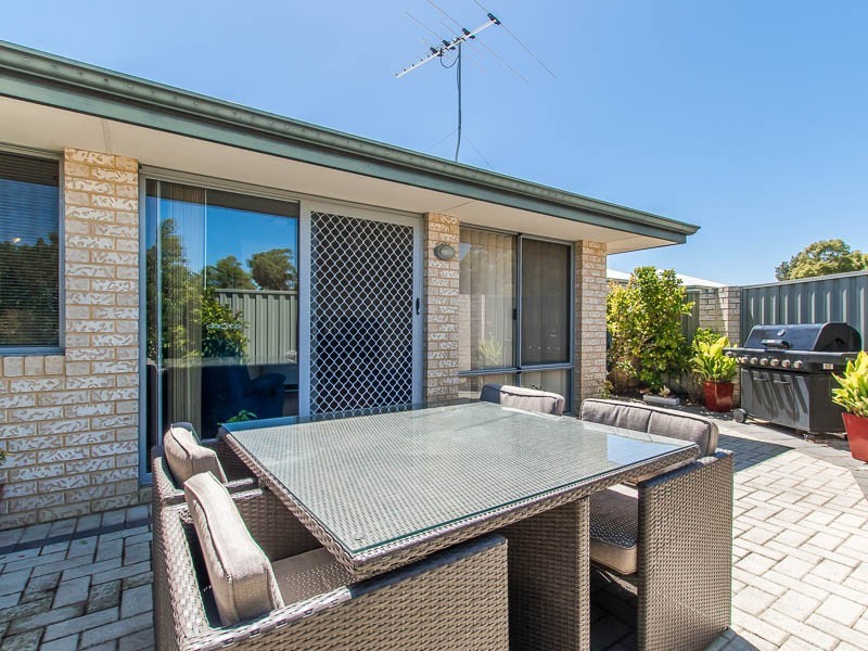 2/21 Waterway Cove, Seville Grove WA 6112