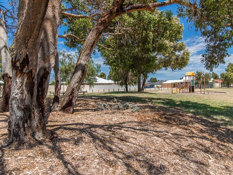 2/21 Waterway Cove, Seville Grove WA 6112