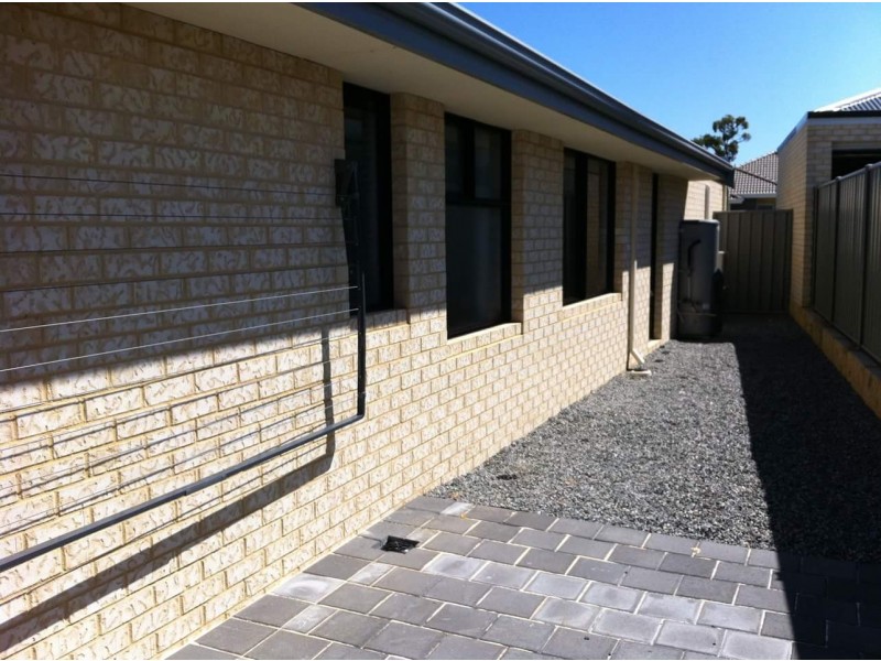 9 Glastonbury Road, Leda WA 6170