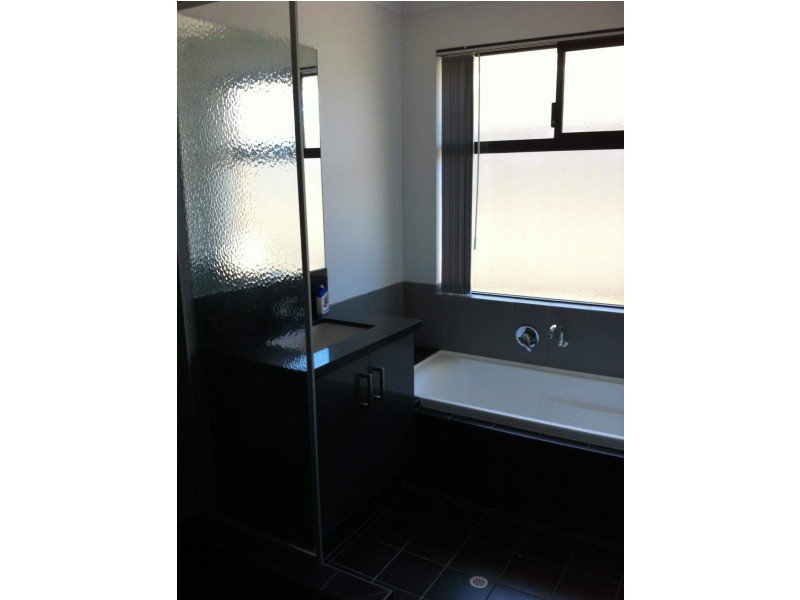 9 Glastonbury Road, Leda WA 6170