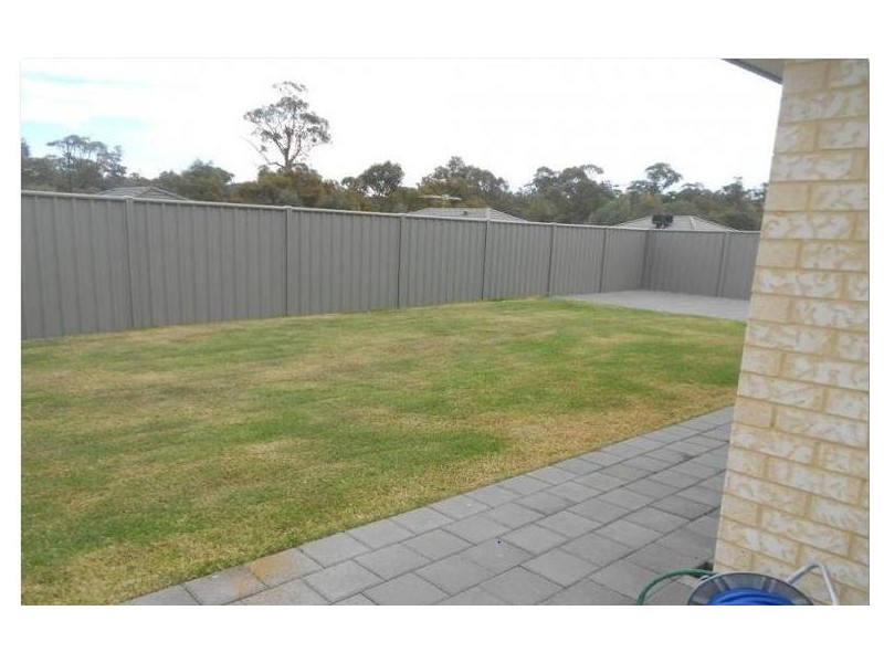 9 Glastonbury Road, Leda WA 6170